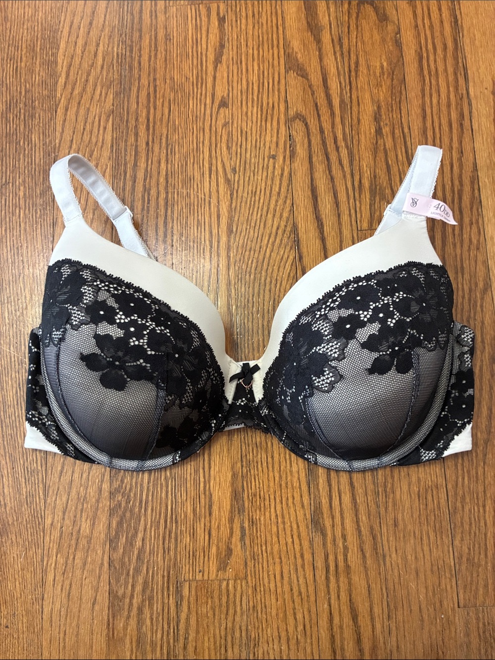 Victoria's Secret body by Victoria perfect coverage Bra size 40DD